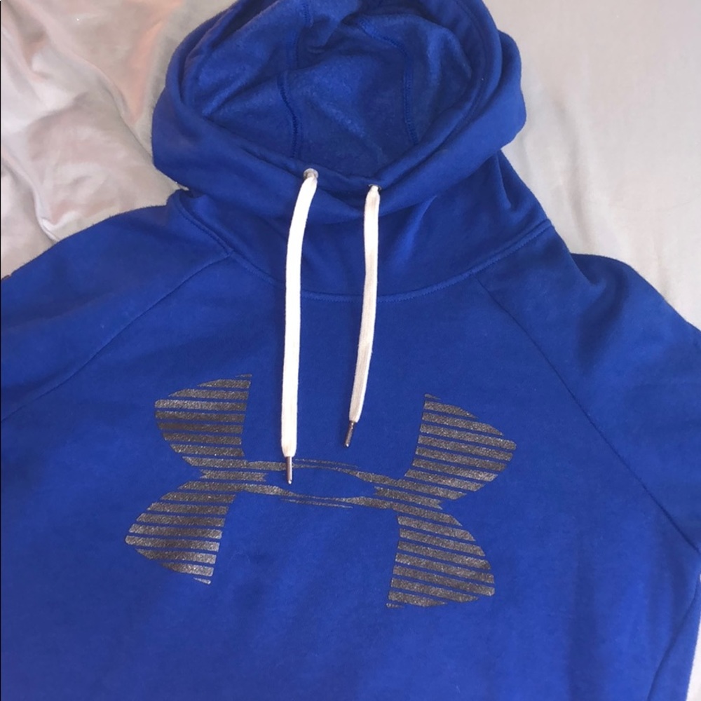 Under armor hoodie!😍